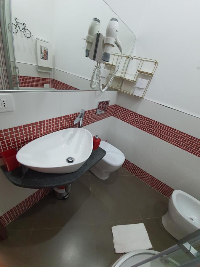 Ari Guest House Ла-Спеція Екстер'єр фото